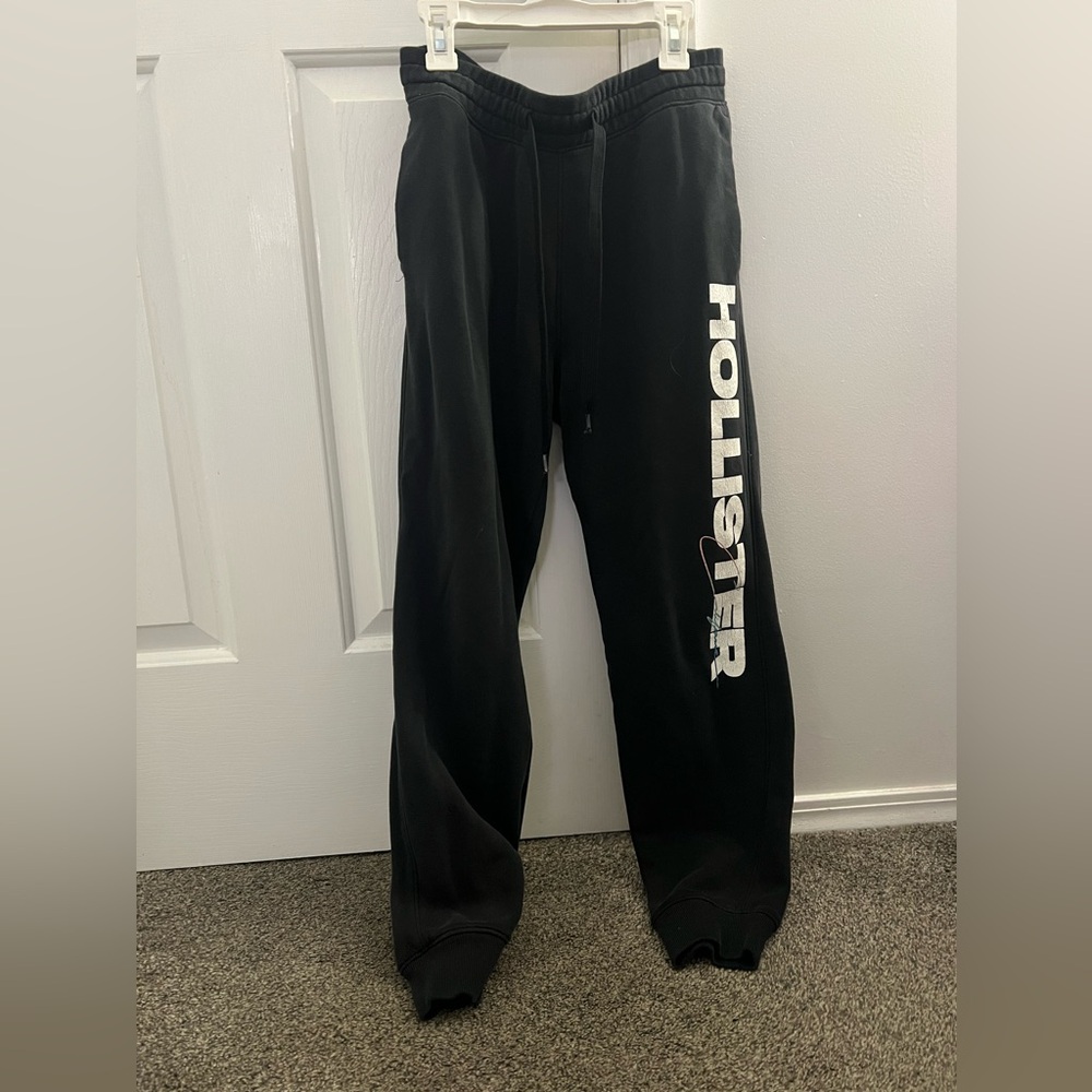 Hollister boys sweatpants. Light wear.